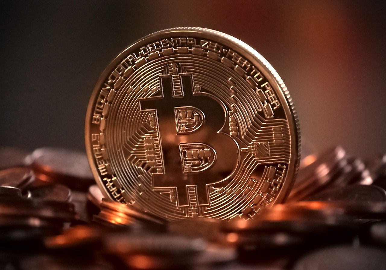 Bitcoin è in rimonta, ma su Coinbase pesano le accuse della Sec