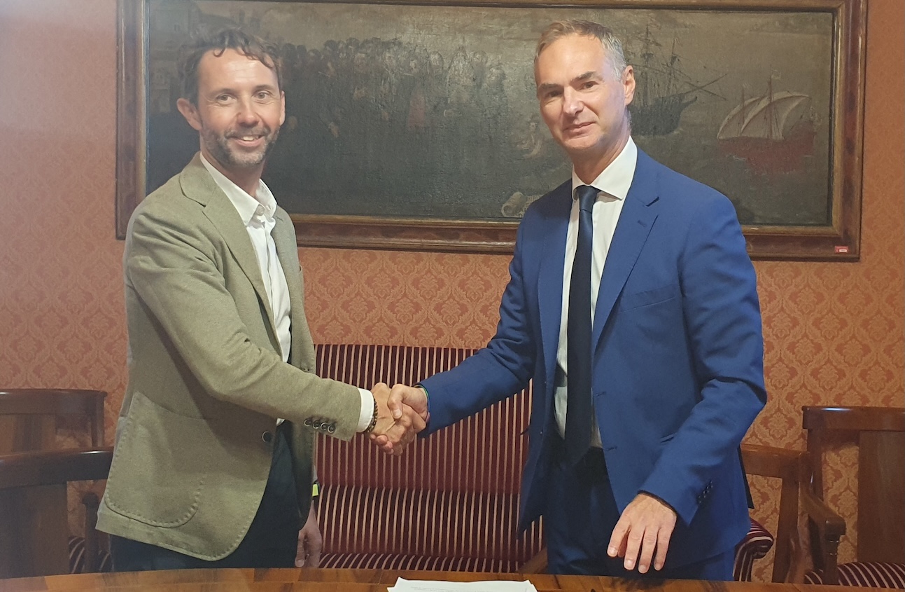 da sinistra Michele Tosi, Area Manager Corporate di Wind Tre e Giuseppe Masala, Assessore comunale all’Innovazione tecnologica.